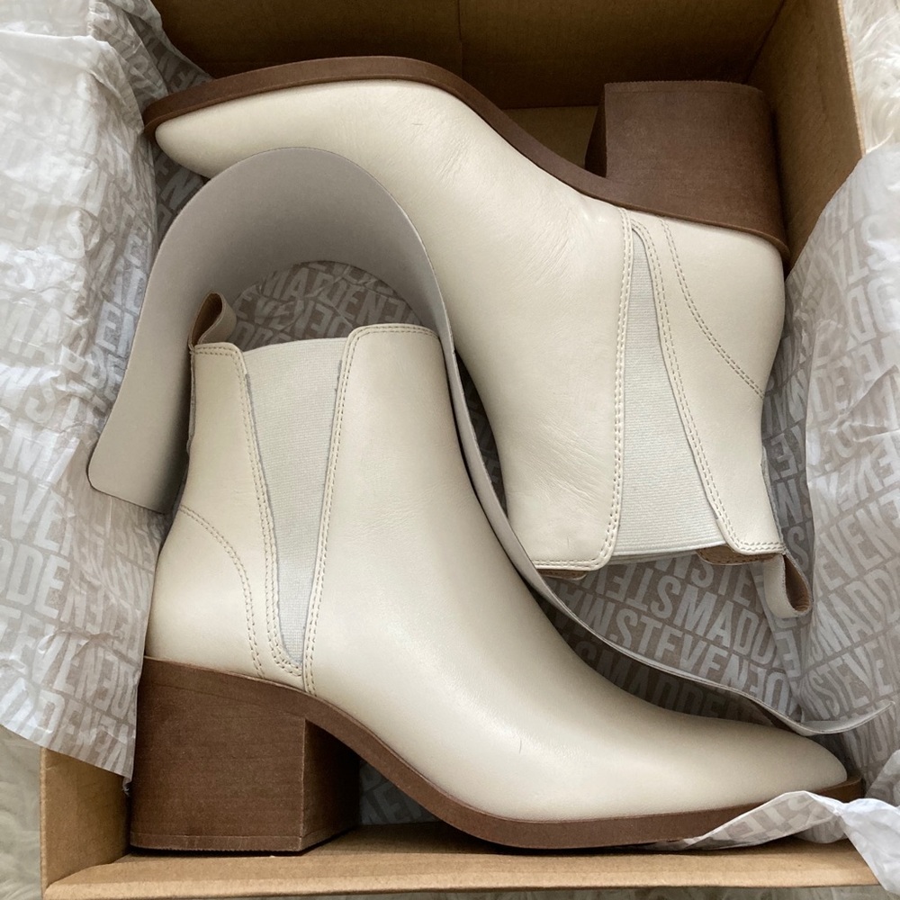 STEVE MADDEN AUDIENCE BONE LEATHER BOOTIES